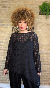 Camiseta Encaje Asimétrica.