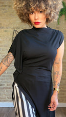 Camiseta Asimétrica Basic Negra