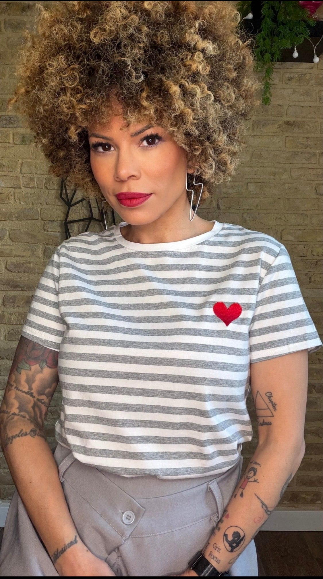 Camiseta Rayas Corazón Gris